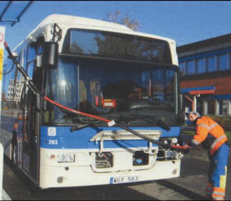 Gradski autobus i ostala vozila se pune